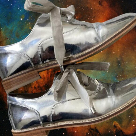 Shelly's of London Womens Silver Mirror Shoes Size 9.5 Never Worn - Picture 5 of 6